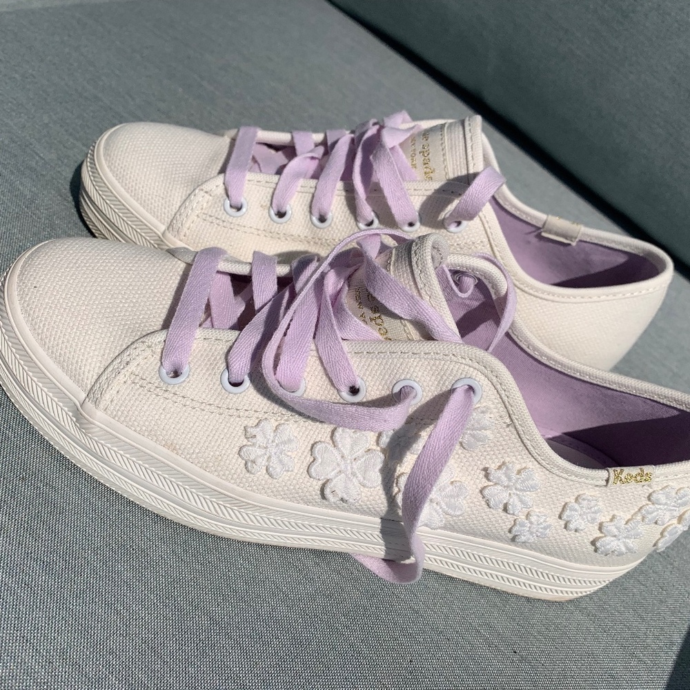 Curt KEDS for KATE SPADE sneakers with applied flowers, lilac laces.